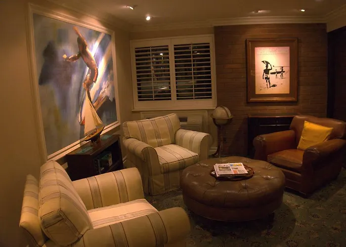 Bay Shores Peninsula Hotel